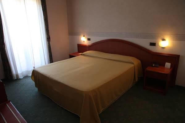 Blu Sun Apartment In Complesso Riva Del Sole 지오비나조 외부 사진